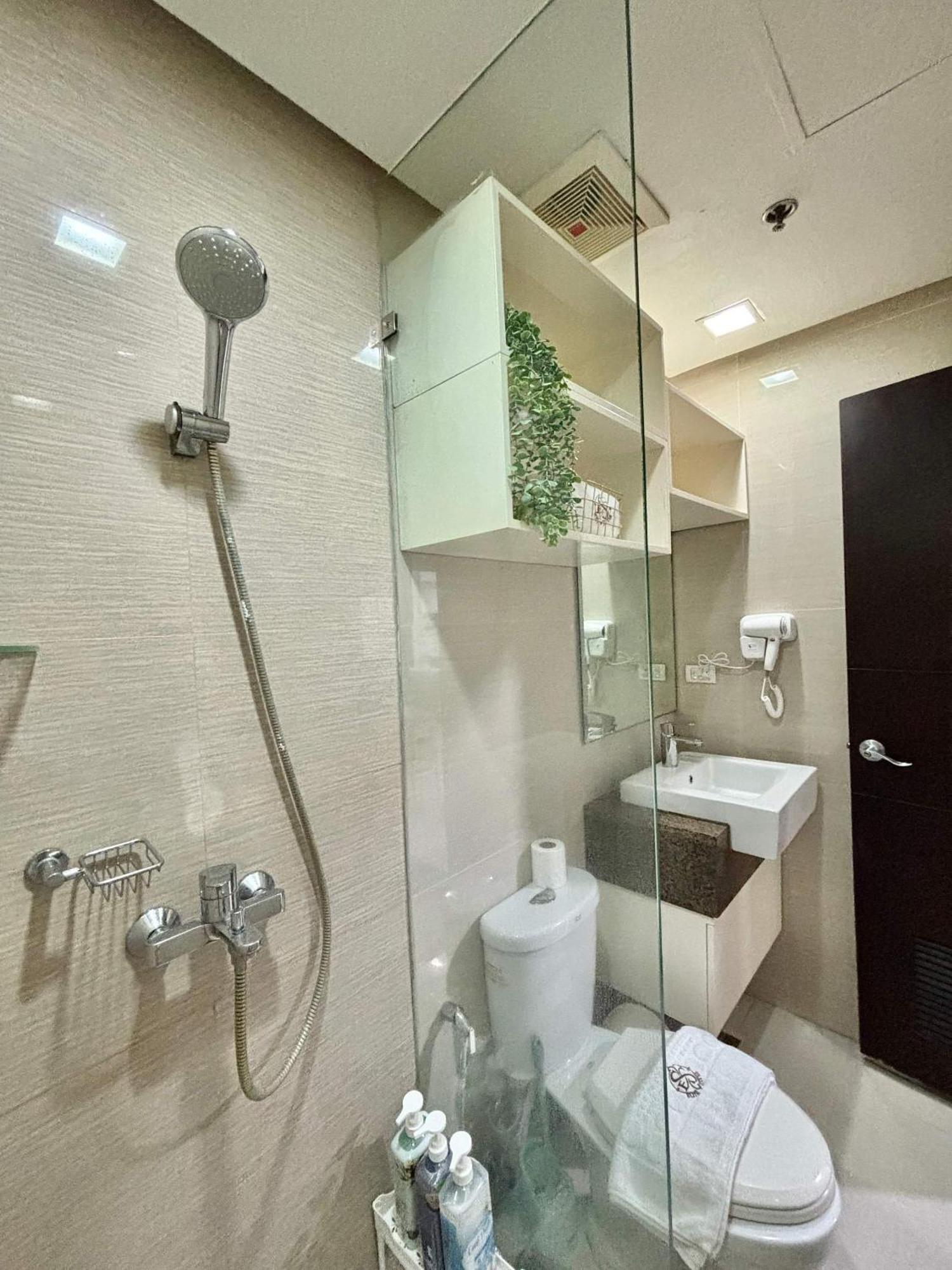 Greenbelt Hamilton Tower 1 Makati City Ngoại thất bức ảnh